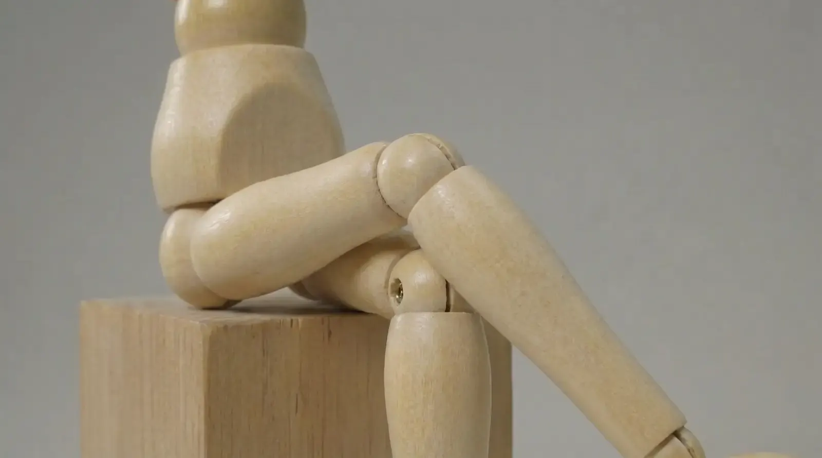 knee over knee seated, пример 1