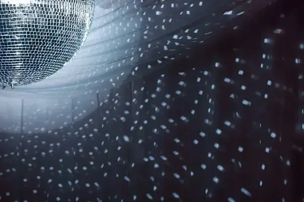 mirror ball reflections, пример 4