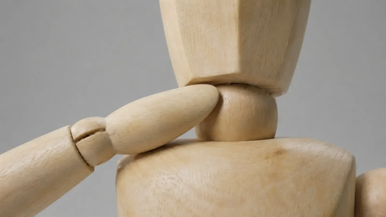 hand at neck, пример 1