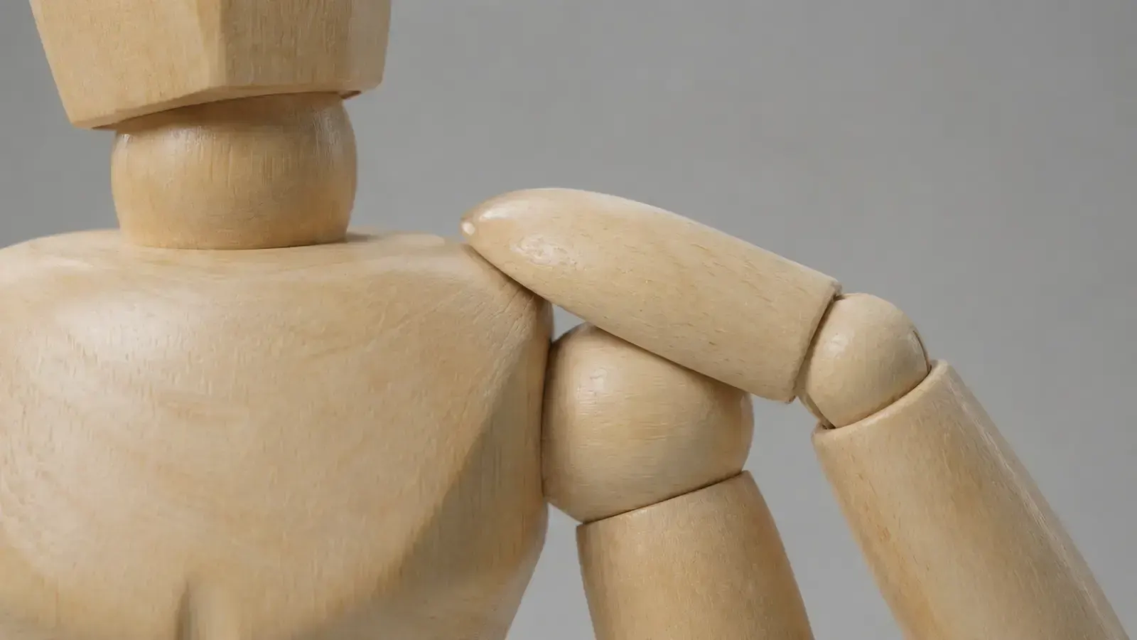 hand on shoulder, пример 1