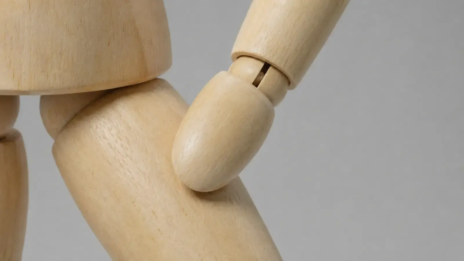 hand on thigh, пример 1