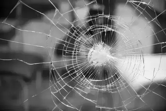 cracked glass, пример 2