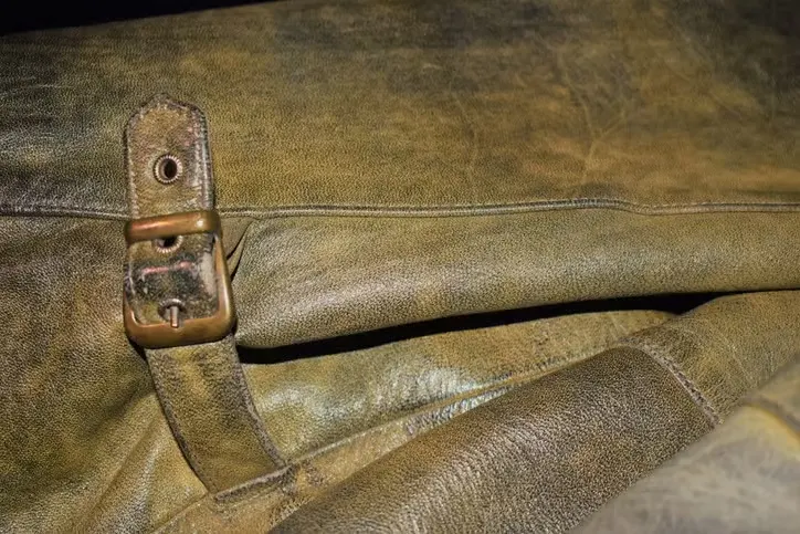 distressed leather, пример 4