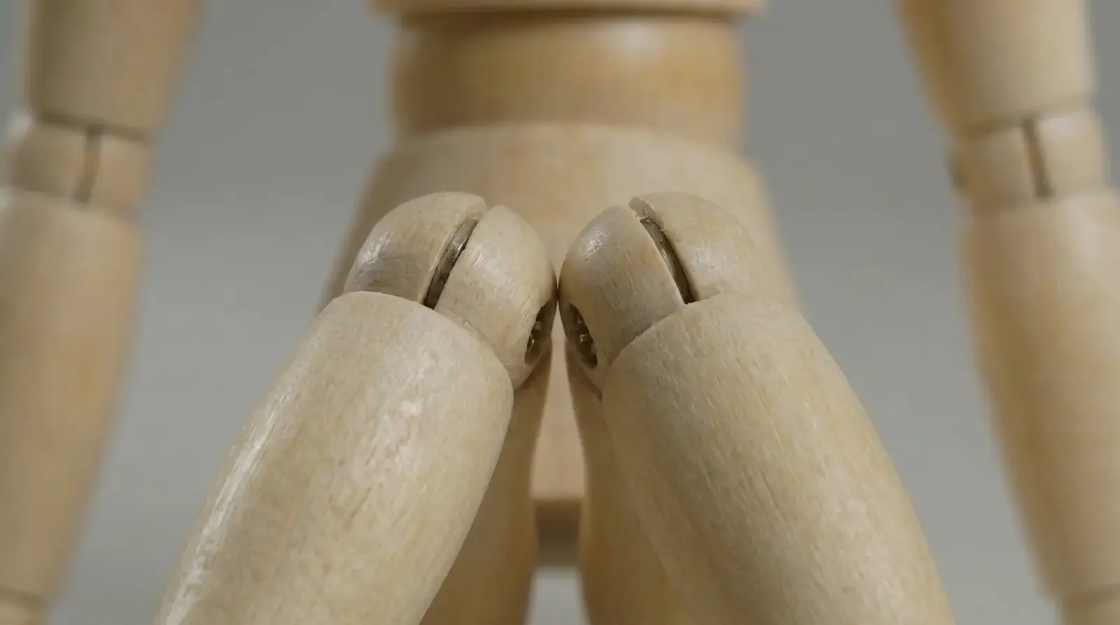 knees together pressed, пример 1